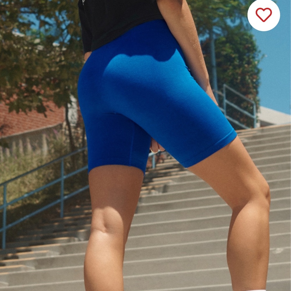 Fabletics Cloud Seamless High-Waisted 7" Short